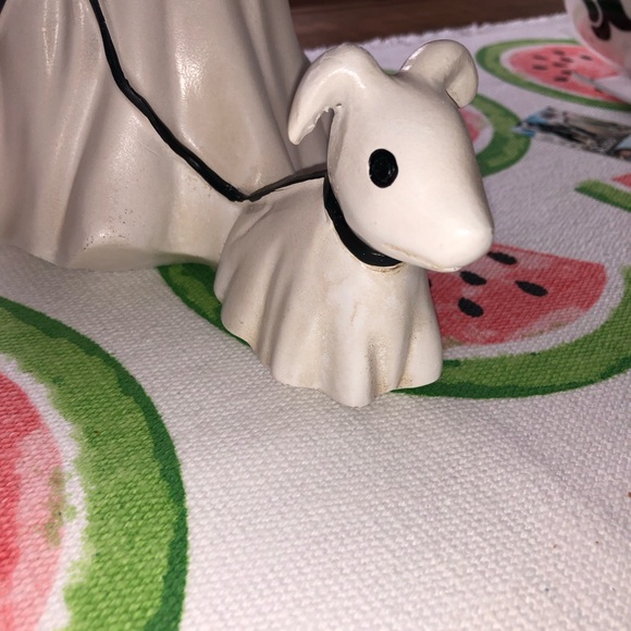 Viral ghost flower crown walking ghost dog - Picture 4 of 8